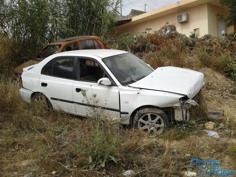 ΤΡΑΚΑΡΙΣΜΕΝΟ ΕΜΠΡΟΣ - Hyundai Accent 